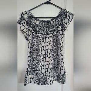 Pretty black and white top size Medium